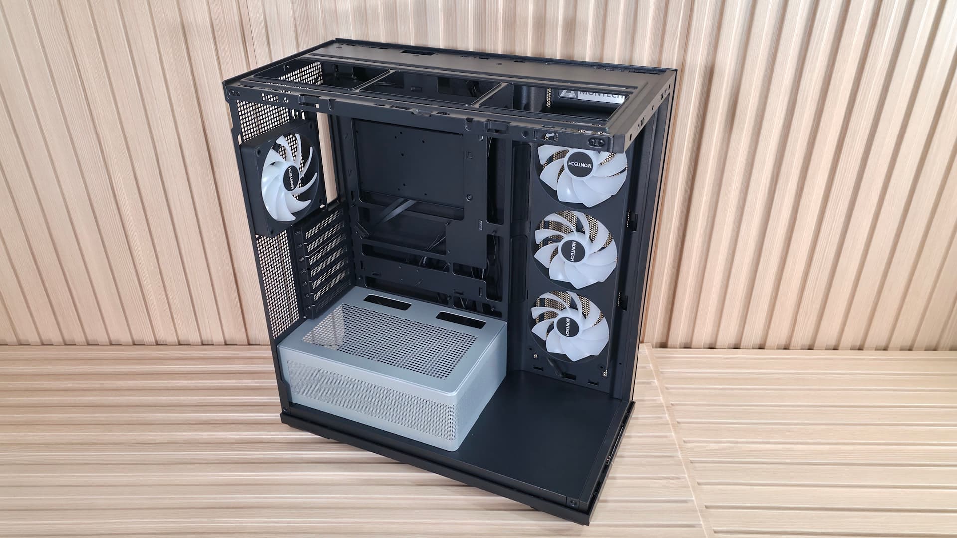 Montech TG3 - Outside