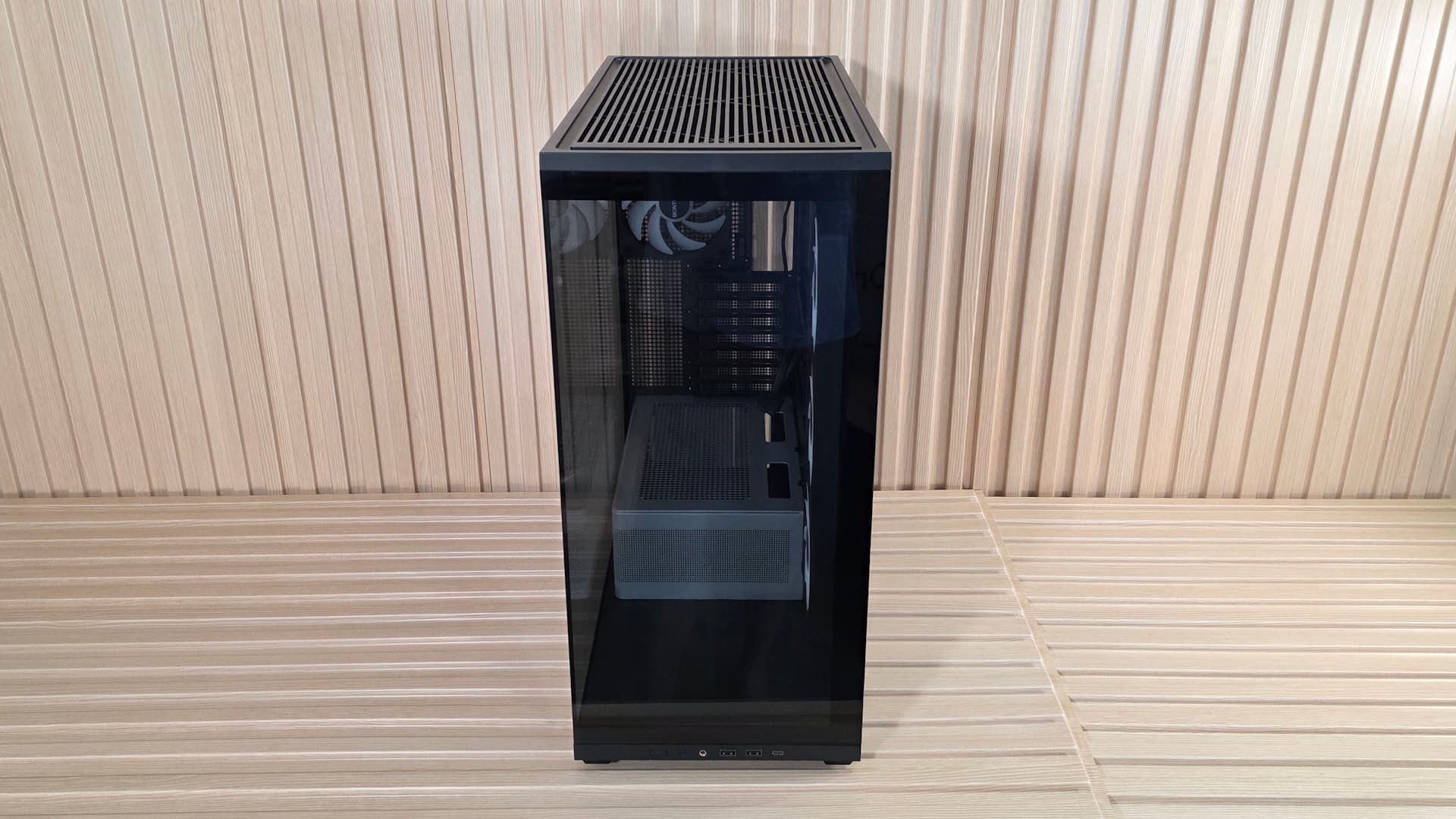 Montech TG3 - Outside