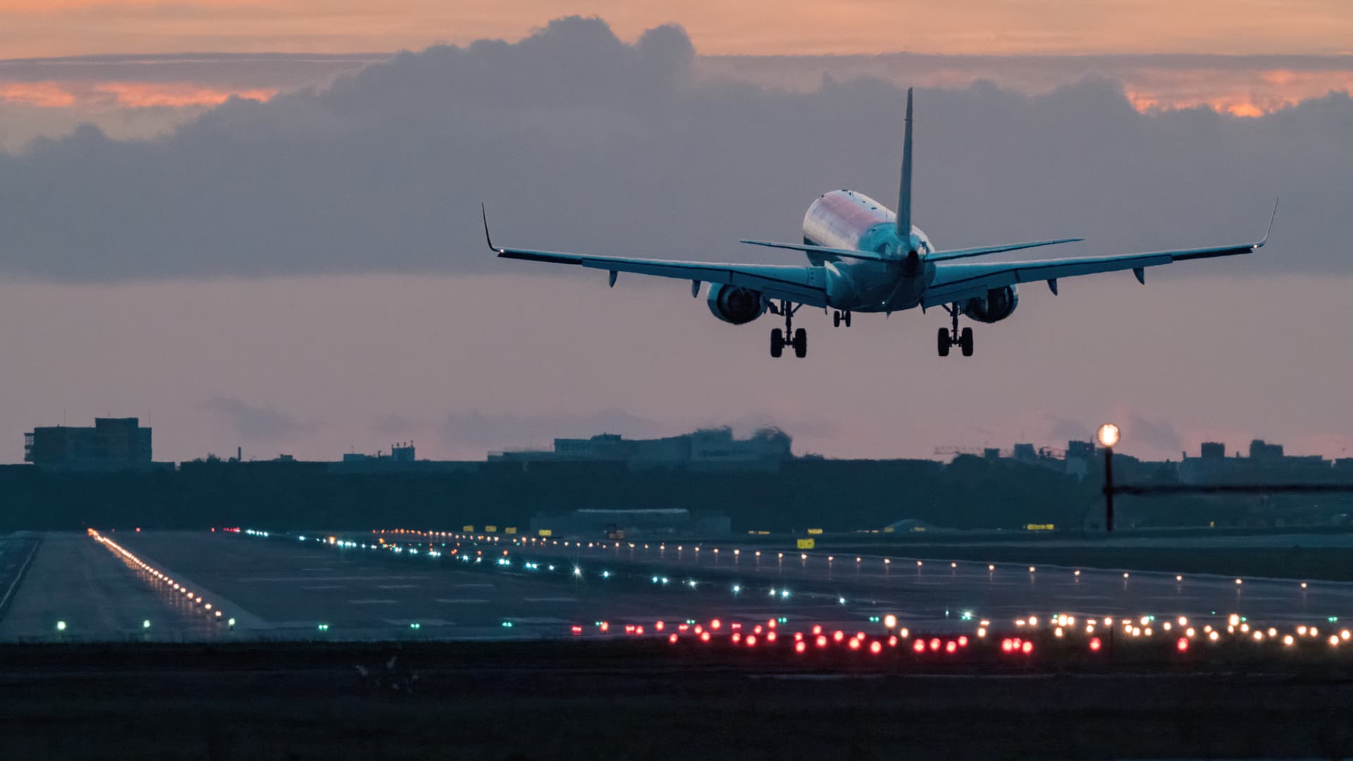 Airplane landing
