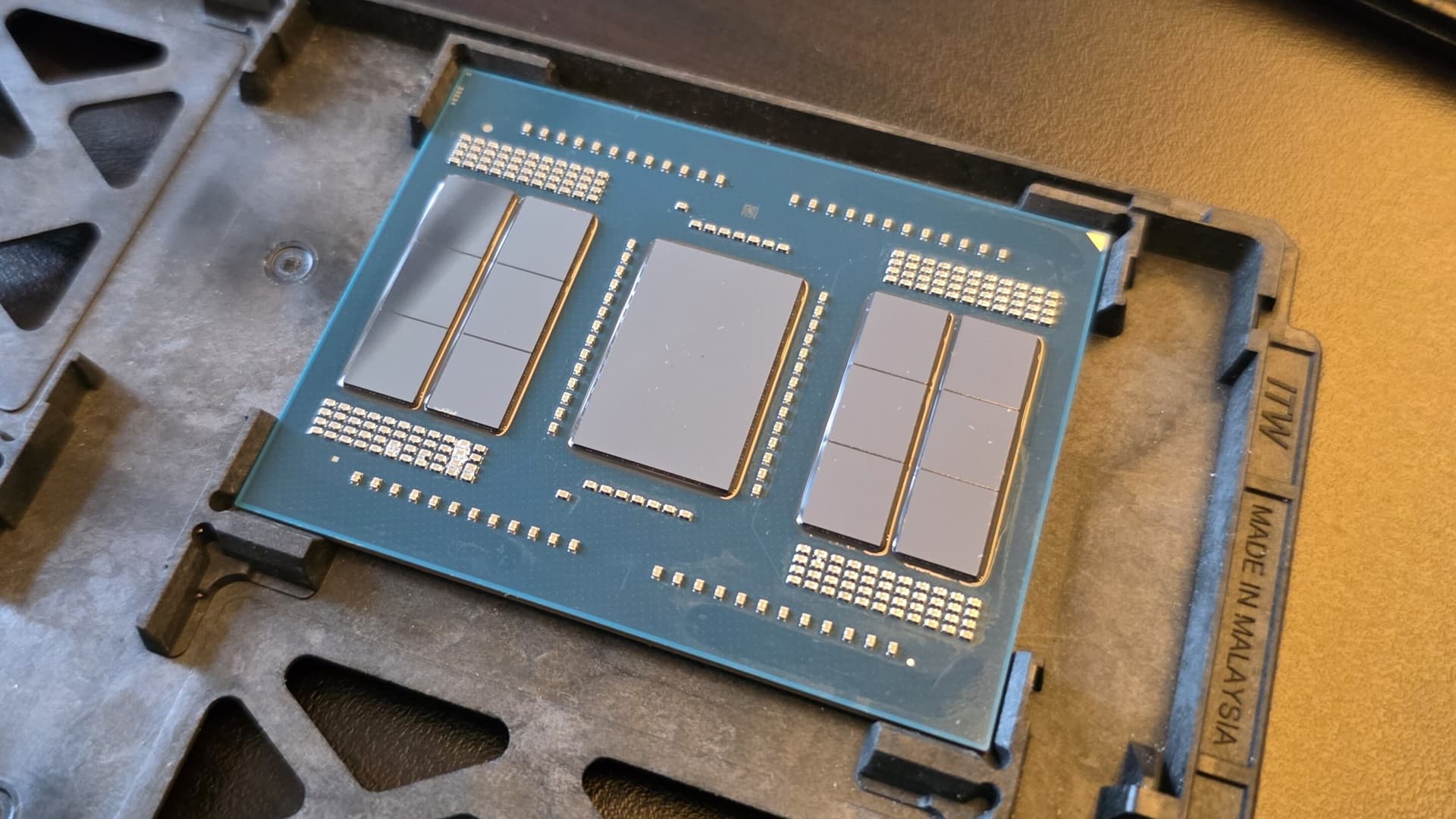 A delidded Threadripper 9000 CPU, showing twelve CCDS and the large IOD.