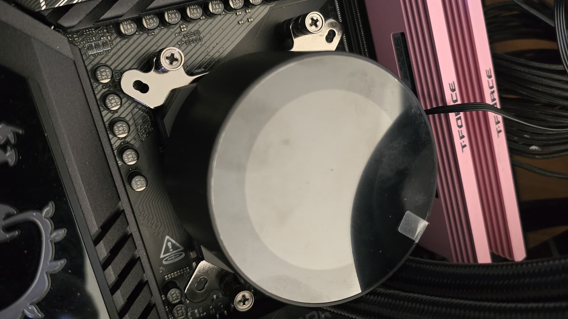 MSI MPG Coreliquid P22 360