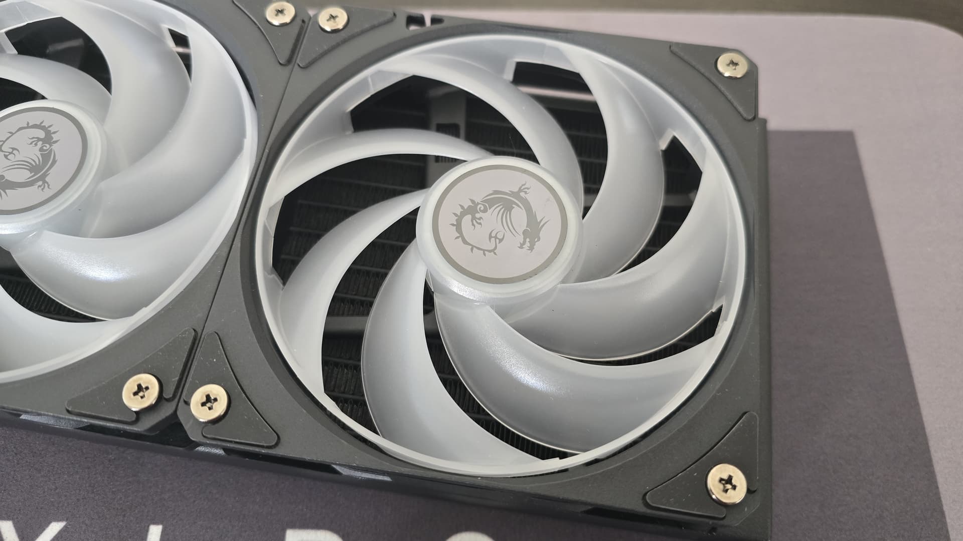 MSI MPG Coreliquid P22 360