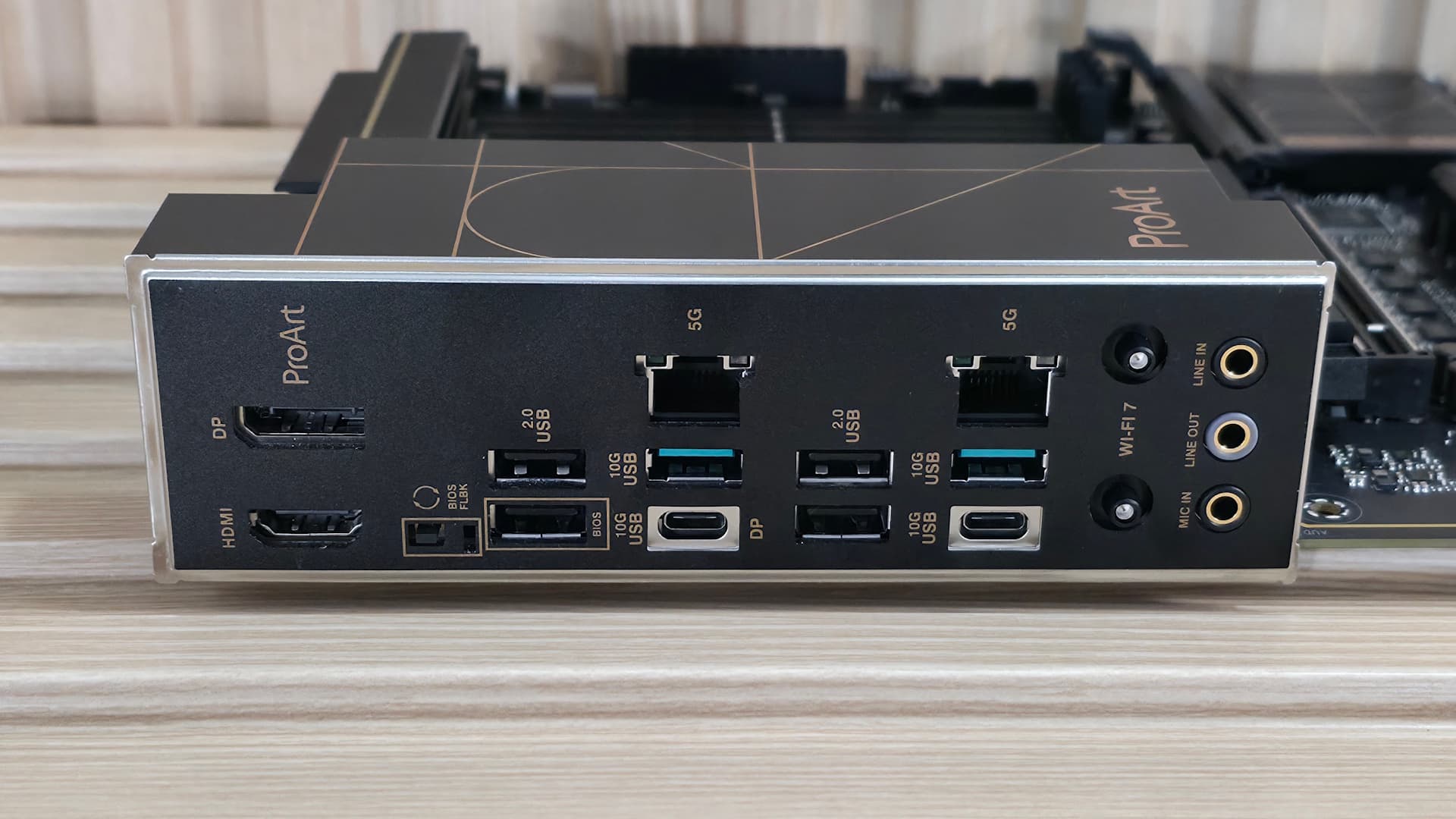 Asus B850-Creator Wifi Neo - Rear IO
