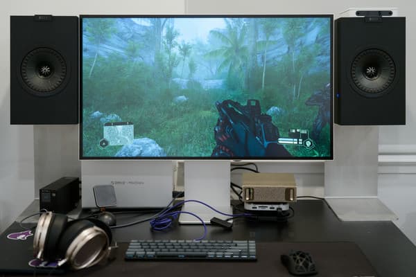 Yes, it can run Crysis!