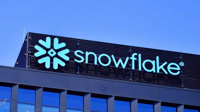 snowflake logo