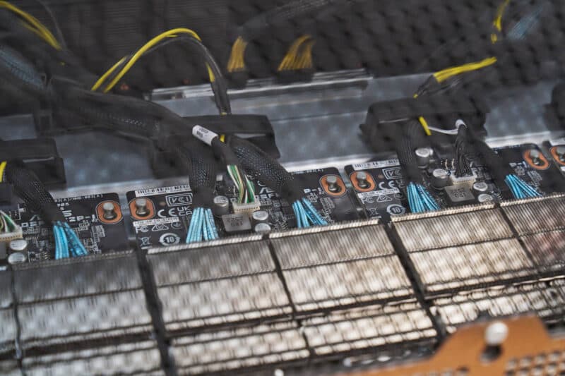 ASUS XA NB3I E12 Internal NVIDIA ConnectX 8 Cages 1